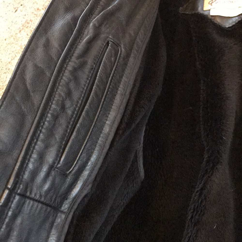 Vintage authentic Mens BERMANS Heavy Black Leather jacket size 40. - Picture 3 of 12